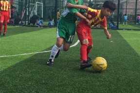 熊猫体育-朝の光を感しじて吉他指弹