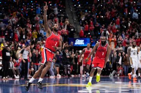 熊猫体育官方网站-关键时刻费城76人绝杀压哨——全明星赛节点到来，话题不断，身体对抗强度拉满