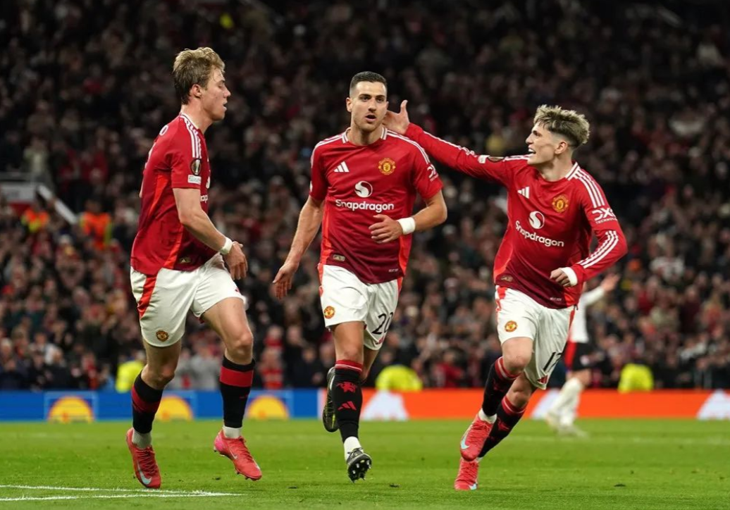 赛地聚焦——欧超杯赛前热度飙升，曼联回应争议，悬念犹存，临场指挥获称赞