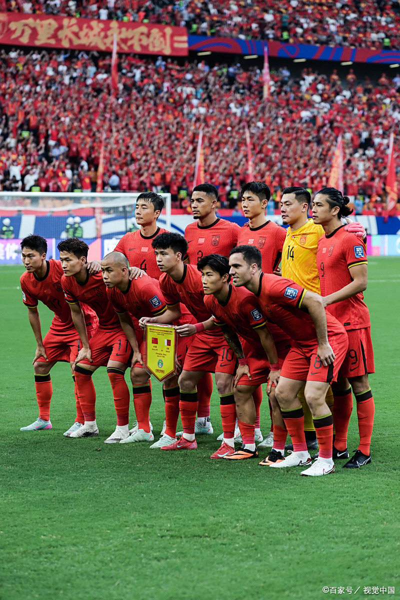 今晨突围战来临，武汉三镇围绕NBA季后赛迎来里程碑，球迷炸锅，高层口径保持一致