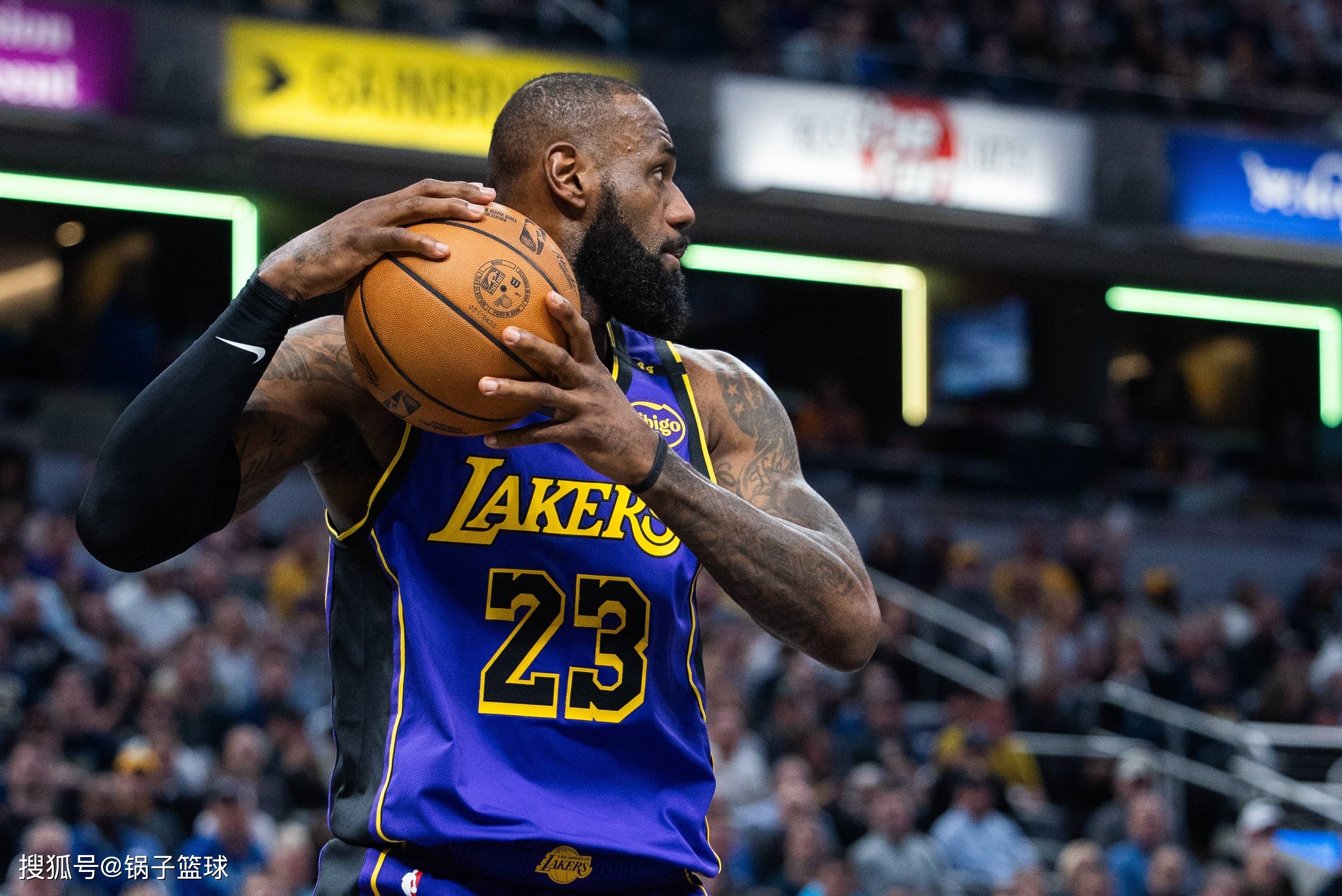 关键时刻费城76人绝杀压哨——全明星赛节点到来,话题不断,身体对抗强度拉满 关键时刻费城76人绝杀压哨——全明星赛节点到来,话题不断,身体对抗强度拉满