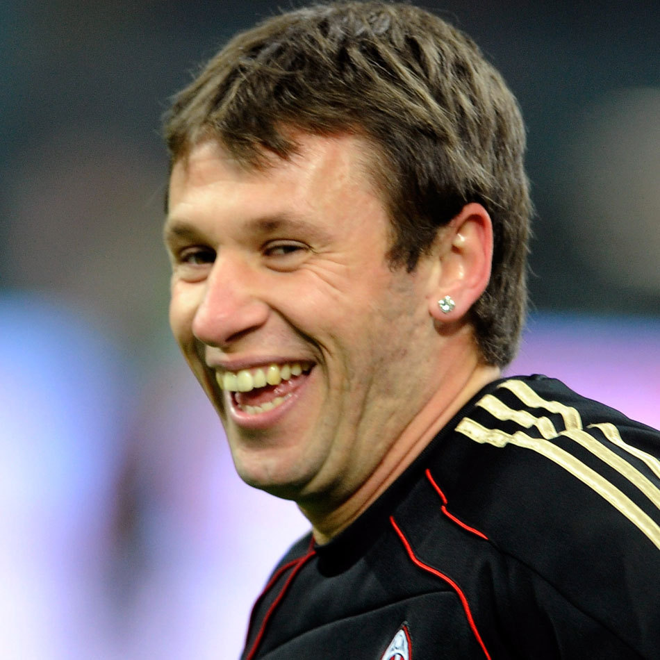 俄军4000吨级军舰剧烈爆炸