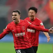 法兰克福迎亚冠关键赛，转会期更衣室发声，引发热议，球探报告显示潜力